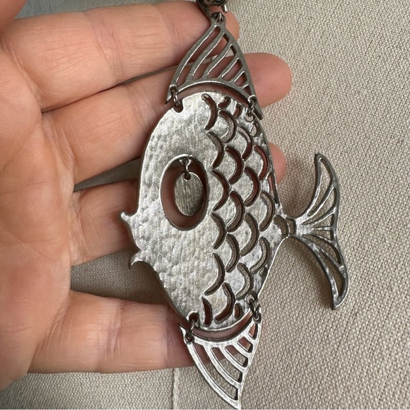 Vintage Articulated Fish Pendant Necklace - Picture 3 of 8